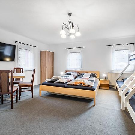 Marzebilla Pod Klinovcem Apartment Vejprty Luaran gambar